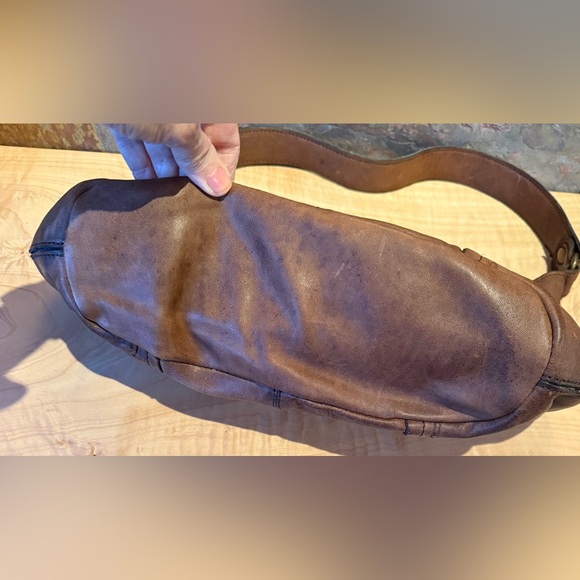 Patricia Nash Cobblestone Urbino shoulderbag. Studded strap closure, distressed - Picture 8 of 16